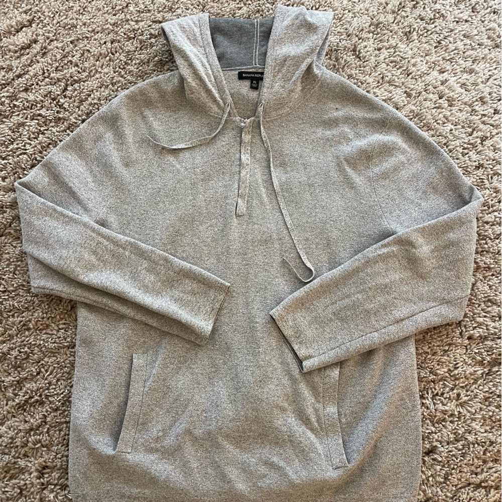 Banana Republic Men’s cotton hooded sweatshirt. Linen/cotton blend in light gray